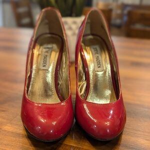 Steve Madden red pump